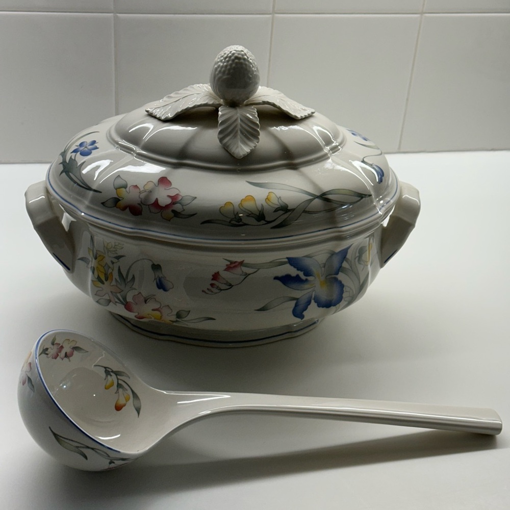 Villeroy & Boch Large Soup Tureen with Ladle